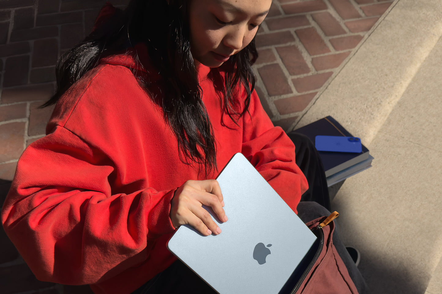 MacBook Air 13.6" M4 चिप 10-कोर CPU / 8-कोर GPU / 16GB मेमोरी / 256GB SSD / (स्टारलाइट) अरबी MW0Y3AB/A
